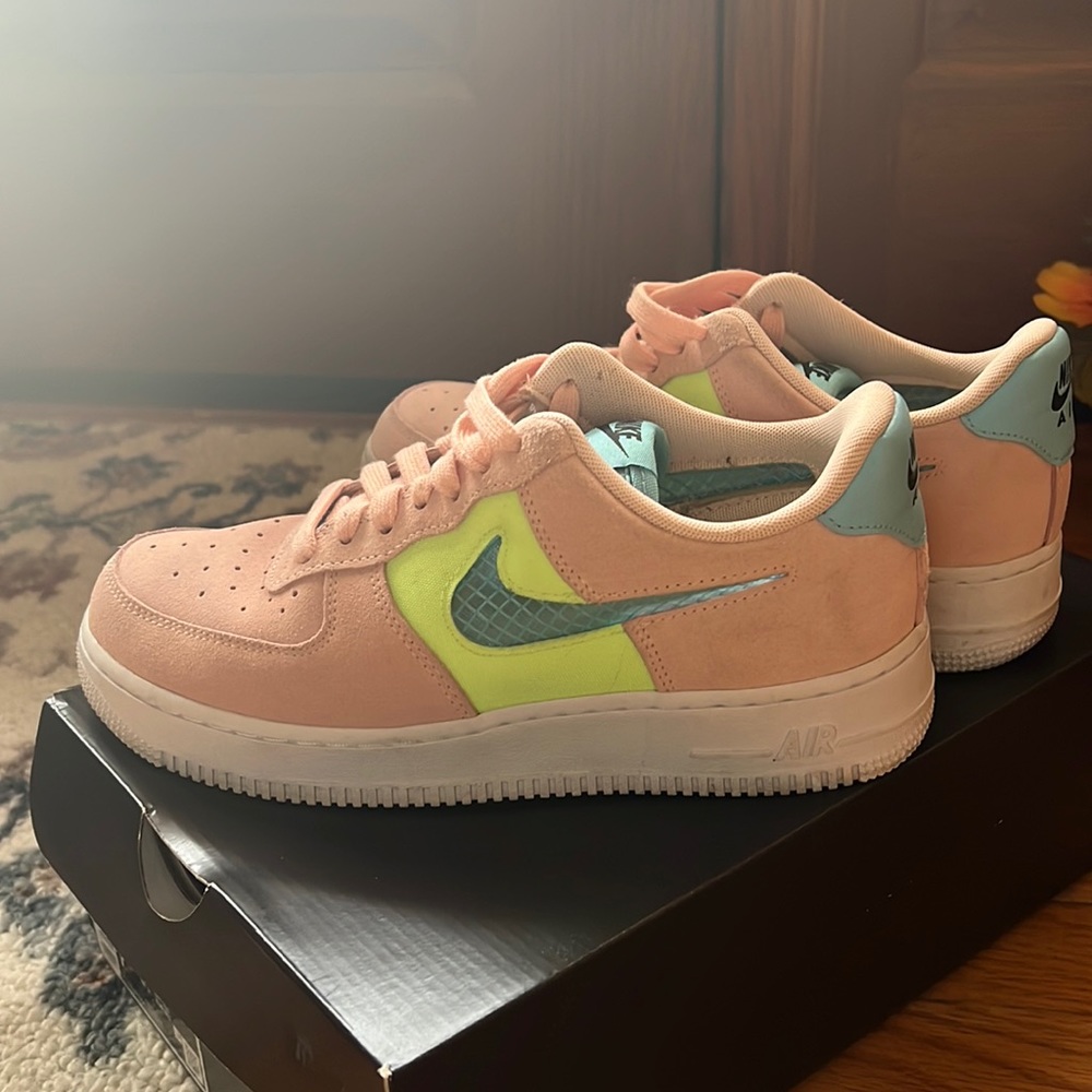 Very different Womens Nike Air Force 1 ‘07 SE